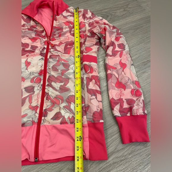 LULULEMON Pink & Floral Mesh Reversible Zip up Jacket. - Picture 9 of 10